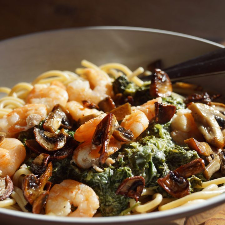 Pasta mit Spinat, Krabben und Champignons